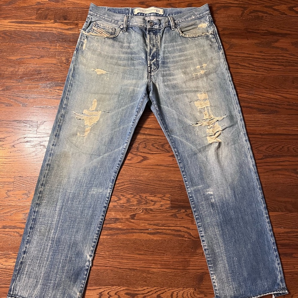 Vintage distressed Diesel Industry men’s jeans. Size 38x34